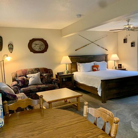 Fox Hollow Inn Μπόουζμαν Εξωτερικό φωτογραφία